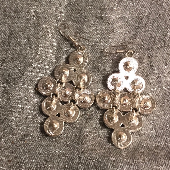 Make your own statement with these beautiful earrings! - Picture 4 of 4